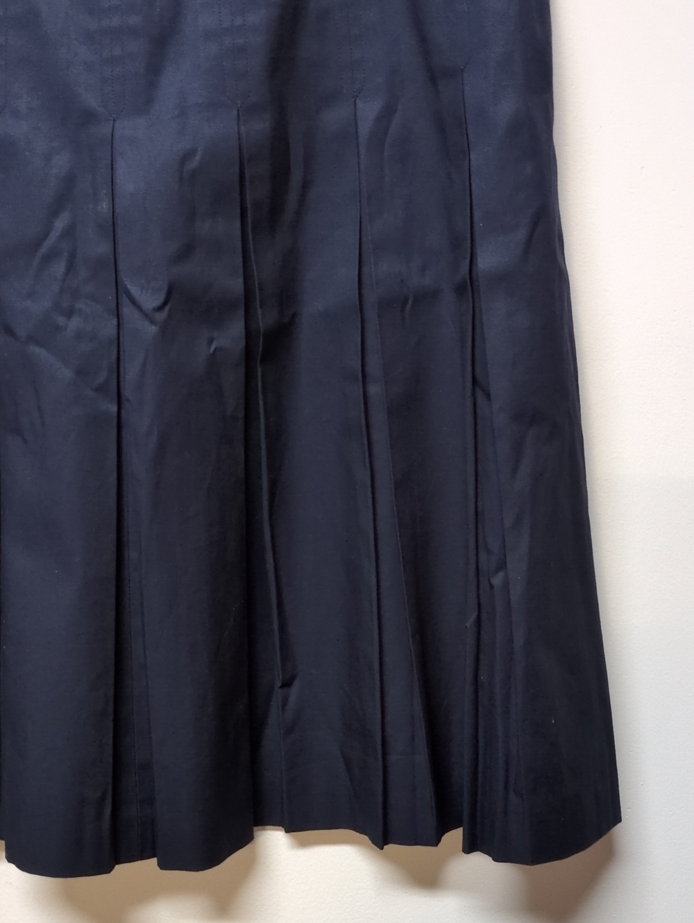 Brooks Brothers Navy Pleated Skirt, Size 14 - Picture 3 of 7